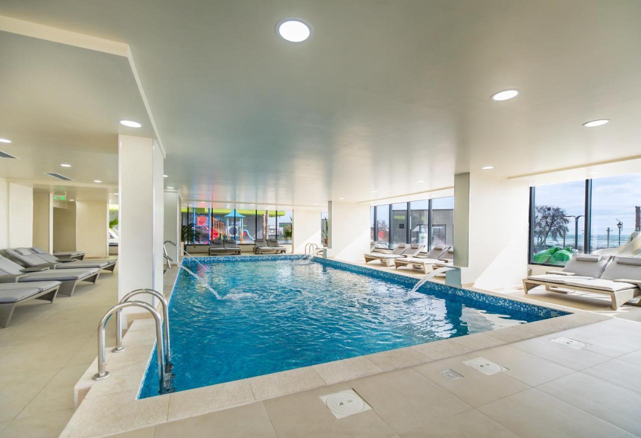 Submarine Apartment Spa N Pool Beach Resort Navodari Exterior photo
